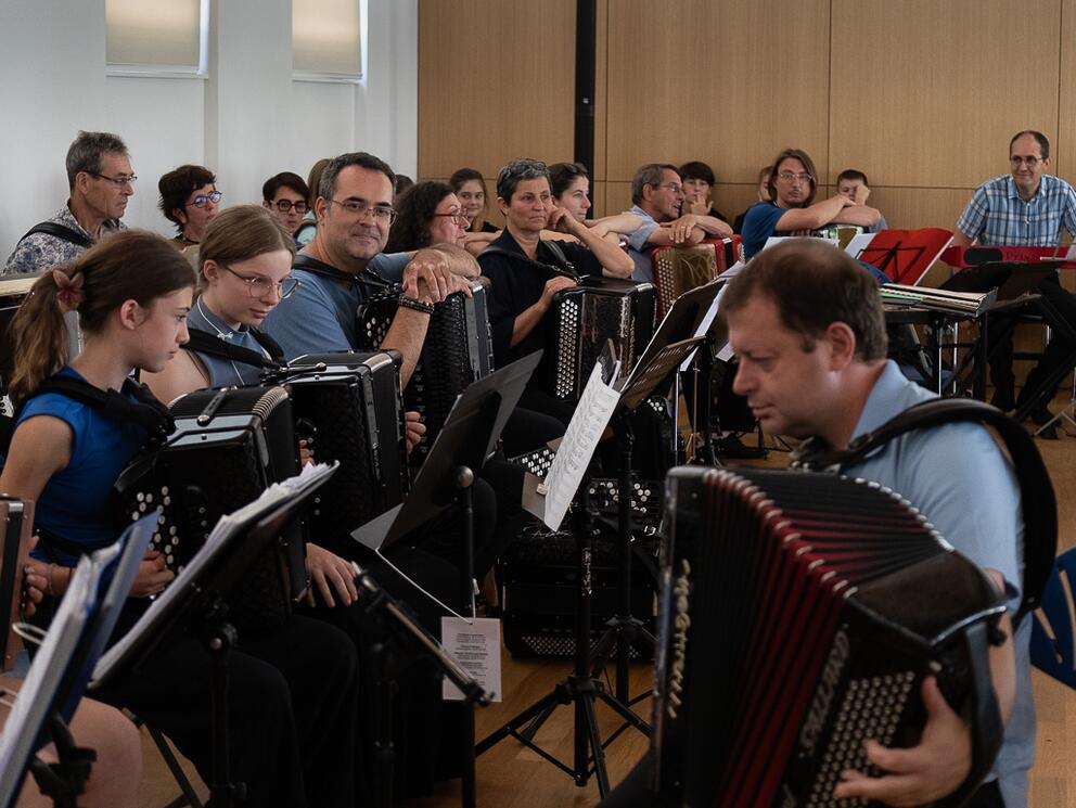 Groupe d'accordéoniste au cours d'une représentation