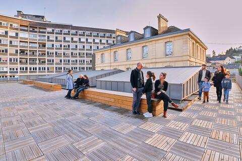 Terrasse Cité Terrasse avec visiteurs