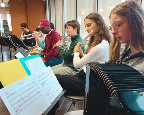 jeunes musiciens en répétition