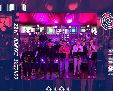 Classe de jazz jouant sous le chapiteau du Magic Miror